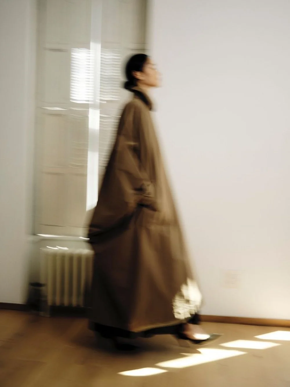 一年ほど前に代官山で購入したThe rowです。一回しか使用してなくほぼ新品状態 一年ほど前に代官山で購入したThe rowです。一回しか使用してなくほぼ